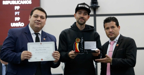 Thiagão recebe homenagens da Câmara com Mérito Comunitário e Brasão de Maringá