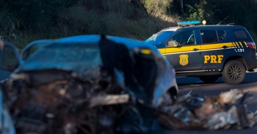 Colisão entre três veículos no Paraná mata pai e filho