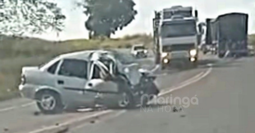 Colisão frontal entre carro e carreta na PR-323 deixa duas pessoas mortas