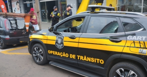 Veículo com quase R$ 30 mil em débitos é apreendido pela Semob em Maringá