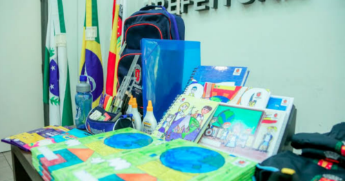 Alunos da rede pública poderão escolher e adquirir materiais e uniformes com crédito em cartão ou voucher