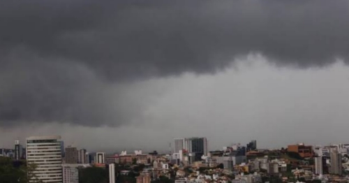 Inmet emite alerta de tempestades e ventos de até 100 km/h para 221 municípios do Paraná