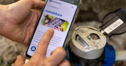 Clientes da Sanepar podem fazer leitura do hidrômetro usando aplicativo ou site