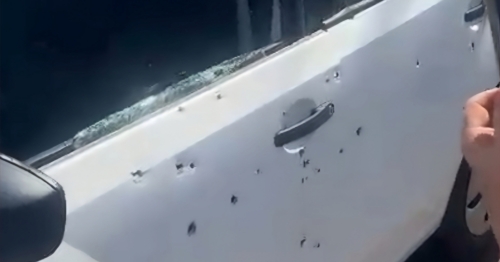 Homem é executado a tiros dentro de carro crivado de balas no Jardim Real, em Maringá