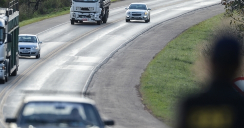 Nova lei de trânsito pode prever multa de quase R$ 3 mil e suspensão da CNH 
