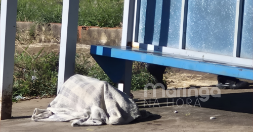 Homem debilitado é encontrado morto em ponto de ônibus em Maringá