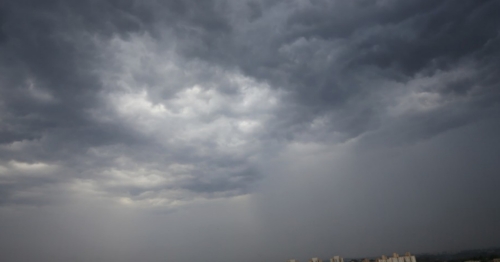  Risco de transtornos com chuva forte hoje, domingo: veja as cidades paranaenses