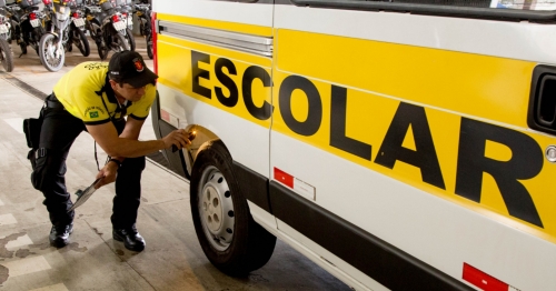 Freios, pneus e tacógrafo: veja o que será avaliado na vistoria do transporte escolar
