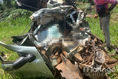 foto de Batida violenta entre caminhão e carros termina com duas mortes na BR-376