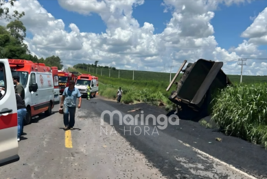 foto de Batida violenta entre caminhão e carros termina com duas mortes na BR-376