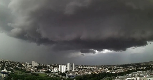 Frente fria avança e muda o tempo no Paraná nesta quinta-feira — confira os municípios mais atingidos