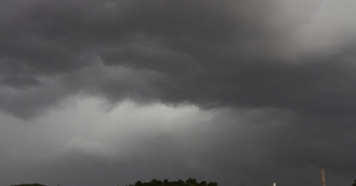 Semana começa com alerta de temporais e ventos fortes no Paraná; veja as regiões afetadas