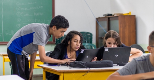 Paraná prepara estudantes da rede estadual para o primeiro emprego; veja como se cadastrar