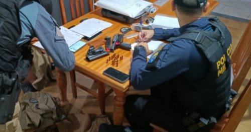 Gaeco cumpre mandados de busca e de prisão em operação que apura possível envolvimento de três policiais militares de Maringá na prática de diversos crimes