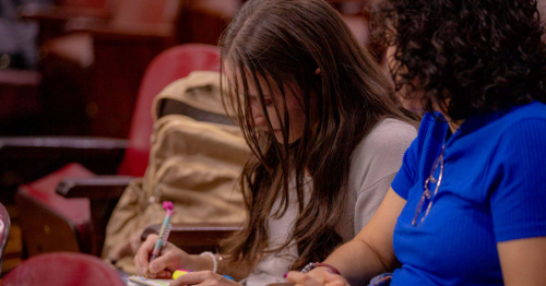 Cursinho Pré-Vestibular da UEM abre inscrições com 120 vagas gratuitas; veja como se inscrever