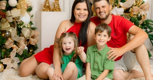 Pai, mãe e duas crianças de 2 e 6 anos morrem após carro derrapar e ser atingido por caminhão no Paraná; saiba quem são as vítimas