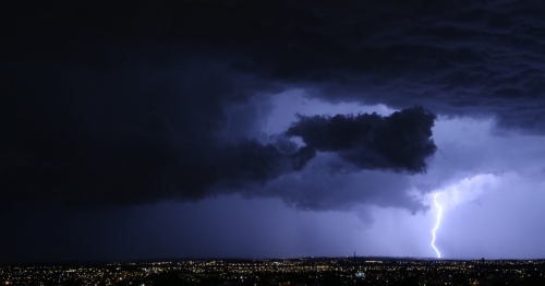 Tempestades podem atingir o Paraná entre domingo e segunda; veja as cidades em alerta