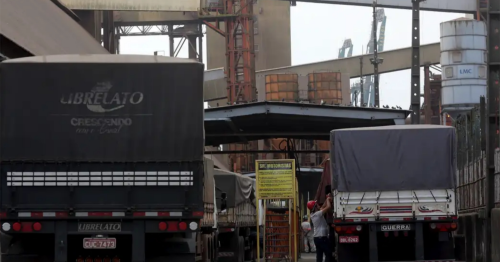 Caminhoneiros desistem da paralisação e negociam reivindicações com o governo