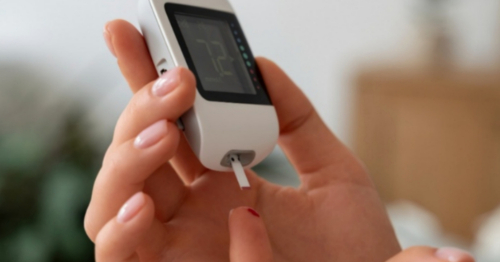 Agulhas de insulina, medidores e luvas são suspensos pela Anvisa; confira os produtos