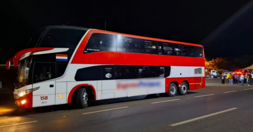 Criminosos armados interceptam ônibus e fazem limpa em passageiros PR-317