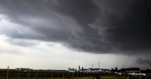 Alerta no Paraná neste sábado (18): chuva forte, ventos de até 60 km/h e risco de granizo em 96 cidades; veja as cidades