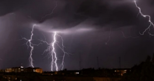 Chuva chega com força neste sábado no Paraná; confira as cidades atingidas