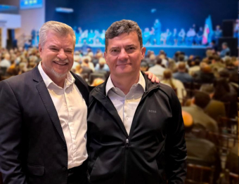 foto de Sergio Moro, Delegado Jacovós, Deltan Dallagnol e Filipe Barros participam de encontro político em Maringá