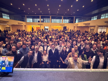foto de Sergio Moro, Delegado Jacovós, Deltan Dallagnol e Filipe Barros participam de encontro político em Maringá