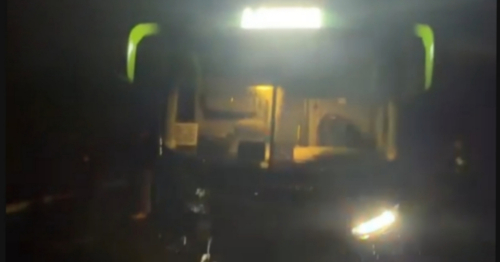 Colisão frontal entre ônibus e carro deixa motorista gravemente ferido na BR-376