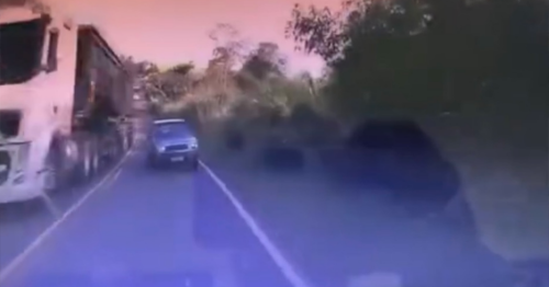 Pai é o único sobrevivente após grave acidente entre carros; esposa e filhos morrem; imagens mostram acidente no Norte do Paraná