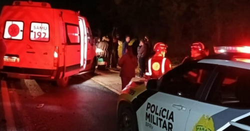 Jovens de 18 e 19 anos morrem em colisão entre carro e caminhão na madrugada de sábado (23) no Noroeste do Paraná