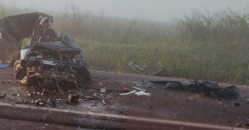 Grave colisão entre van e carro deixa três mortos e três feridos na PR-323