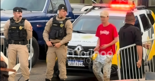 Vídeo mostra jovem tentando “farmar aura” com policiais e passando vergonha