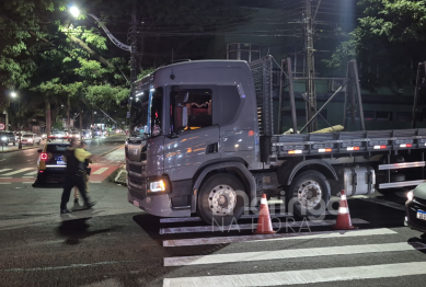foto de Ciclista sofre ferimentos na cabeça após ser atingido por caminhão em Maringá