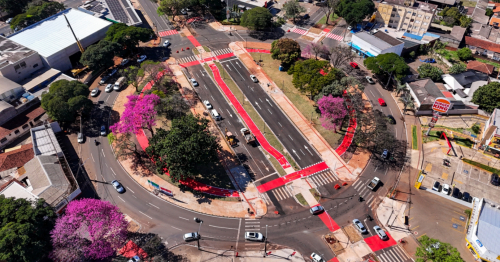 Prefeitura de Maringá libera fluxo de veículos por dentro da Praça Souza Naves