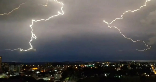 Novo ciclone se aproxima e pode provocar fortes tempestades no Paraná neste fim de semana: confira as cidades