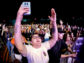 foto de Desperta Maringá Arena reúne mais de 10 mil pessoas no Parque de Exposições
