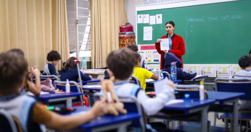 4,5 mil professores de Maringá recebem salário com reajuste